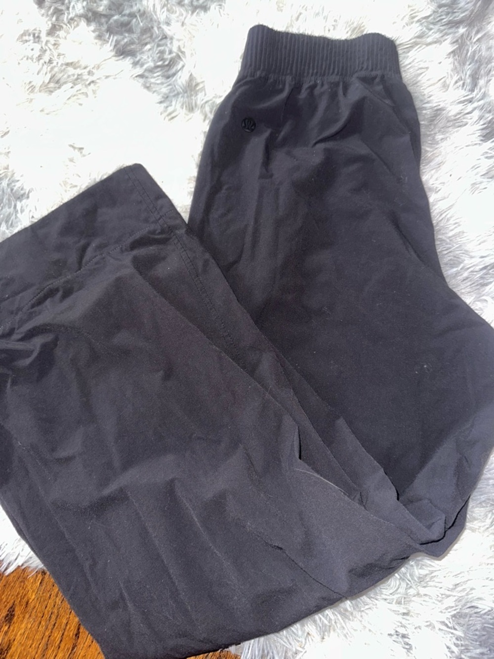 lululemon athletica Wide Leg Lightweight Pants in Black - Small